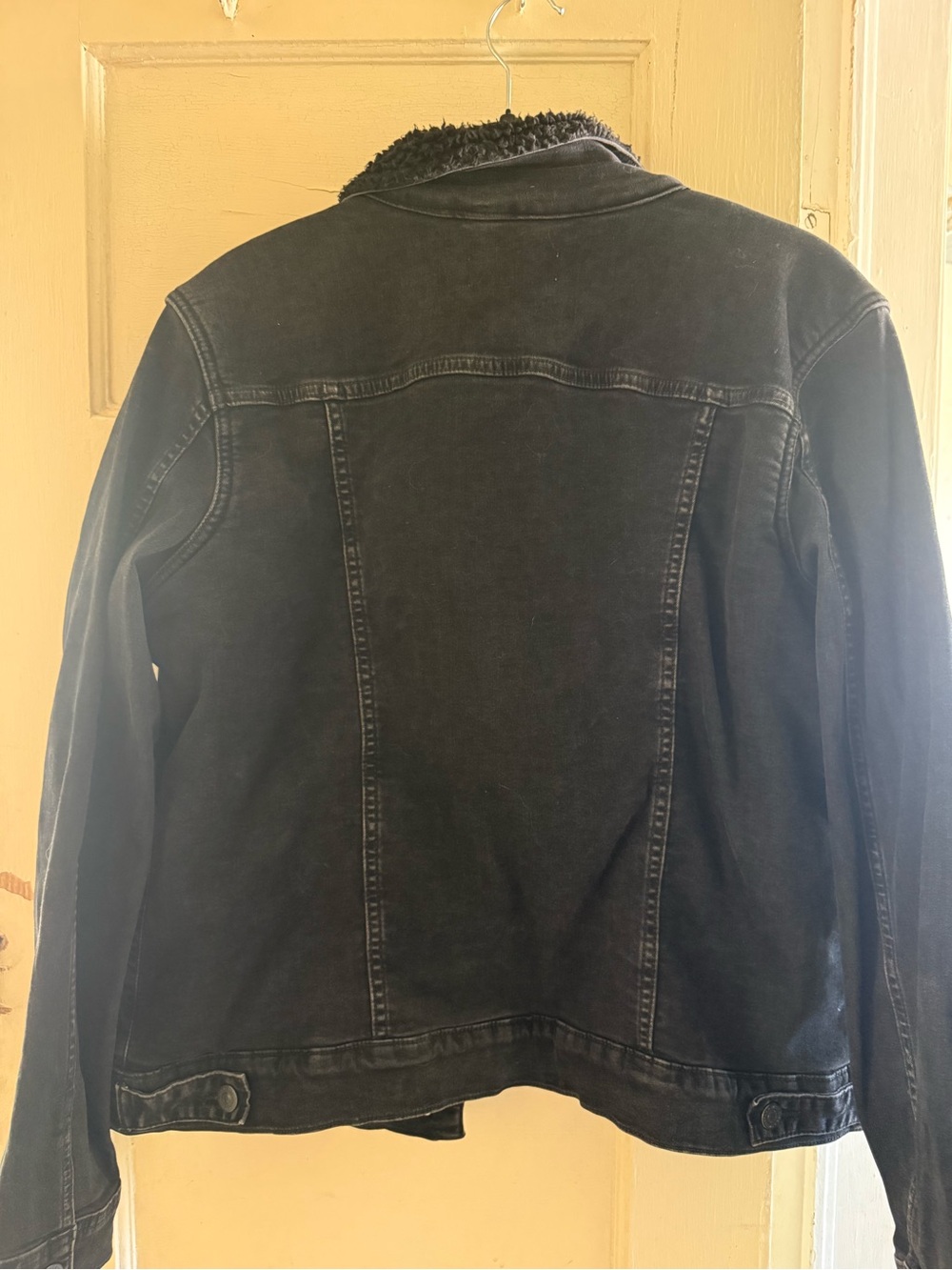 Idyllwind Jacket Sherpa-Lined Denim Jacket for Women - Picture 3 of 4